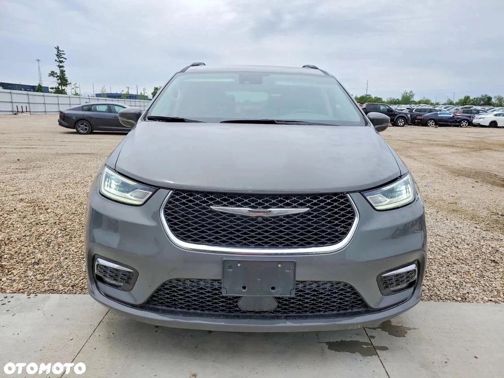 Chrysler Pacifica - 1