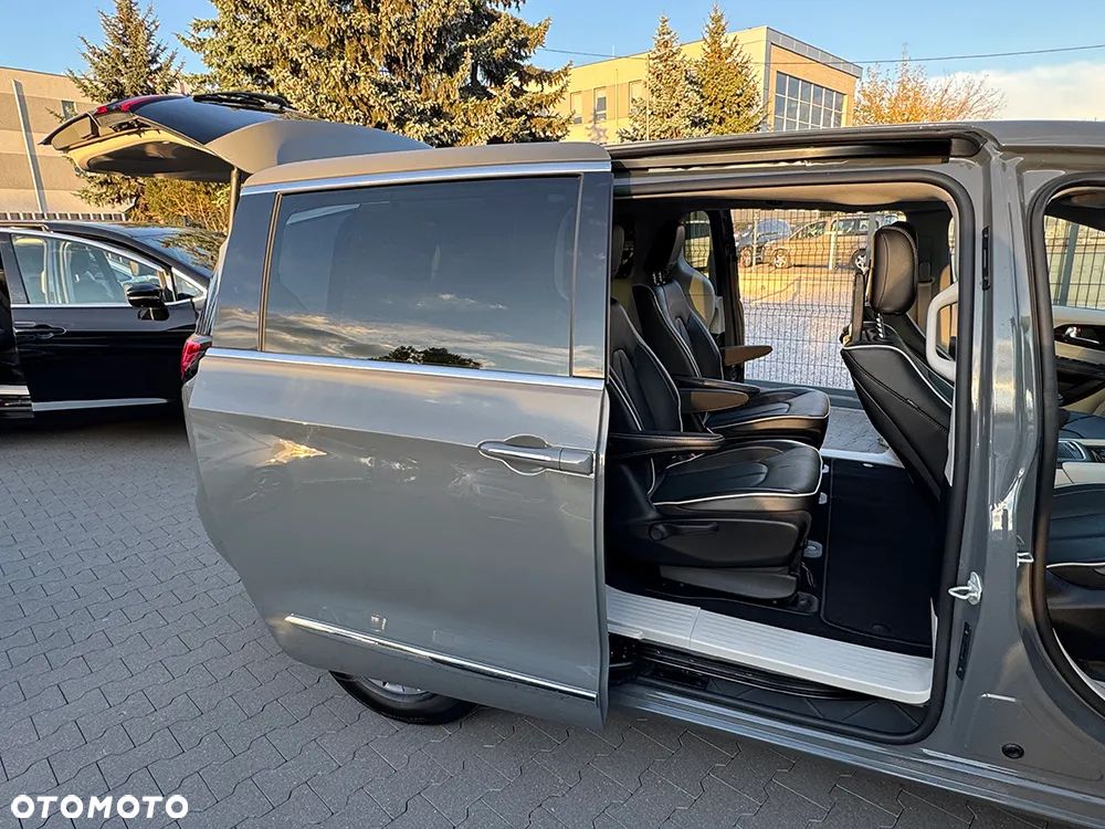 Chrysler Pacifica - 22