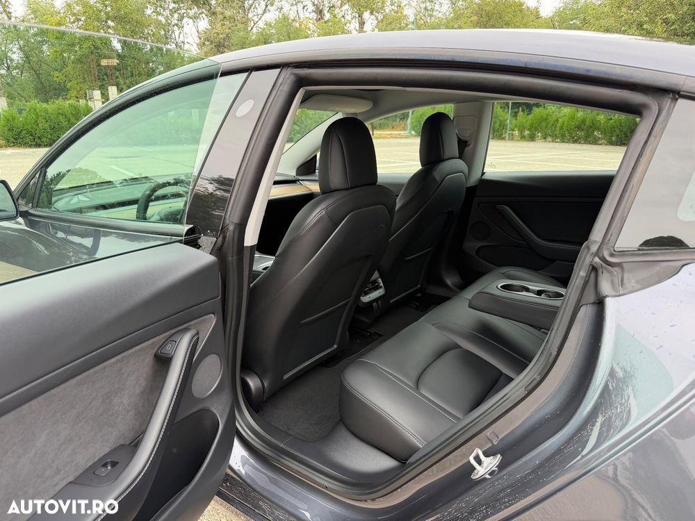 Tesla Model 3 - 8