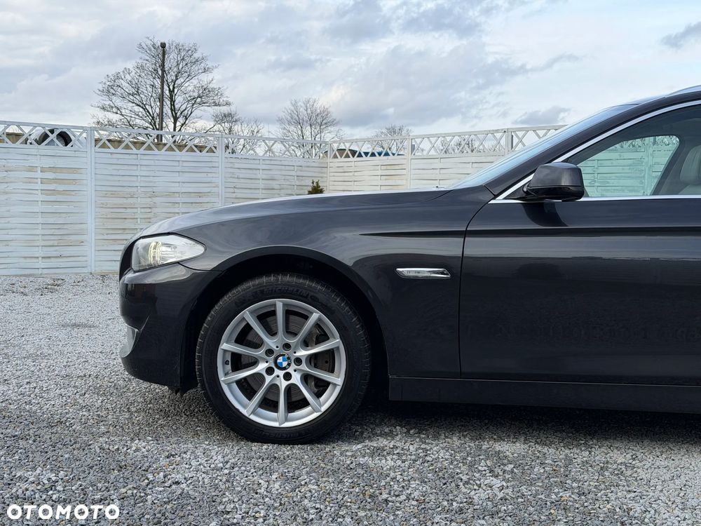 BMW Seria 5 525d - 36