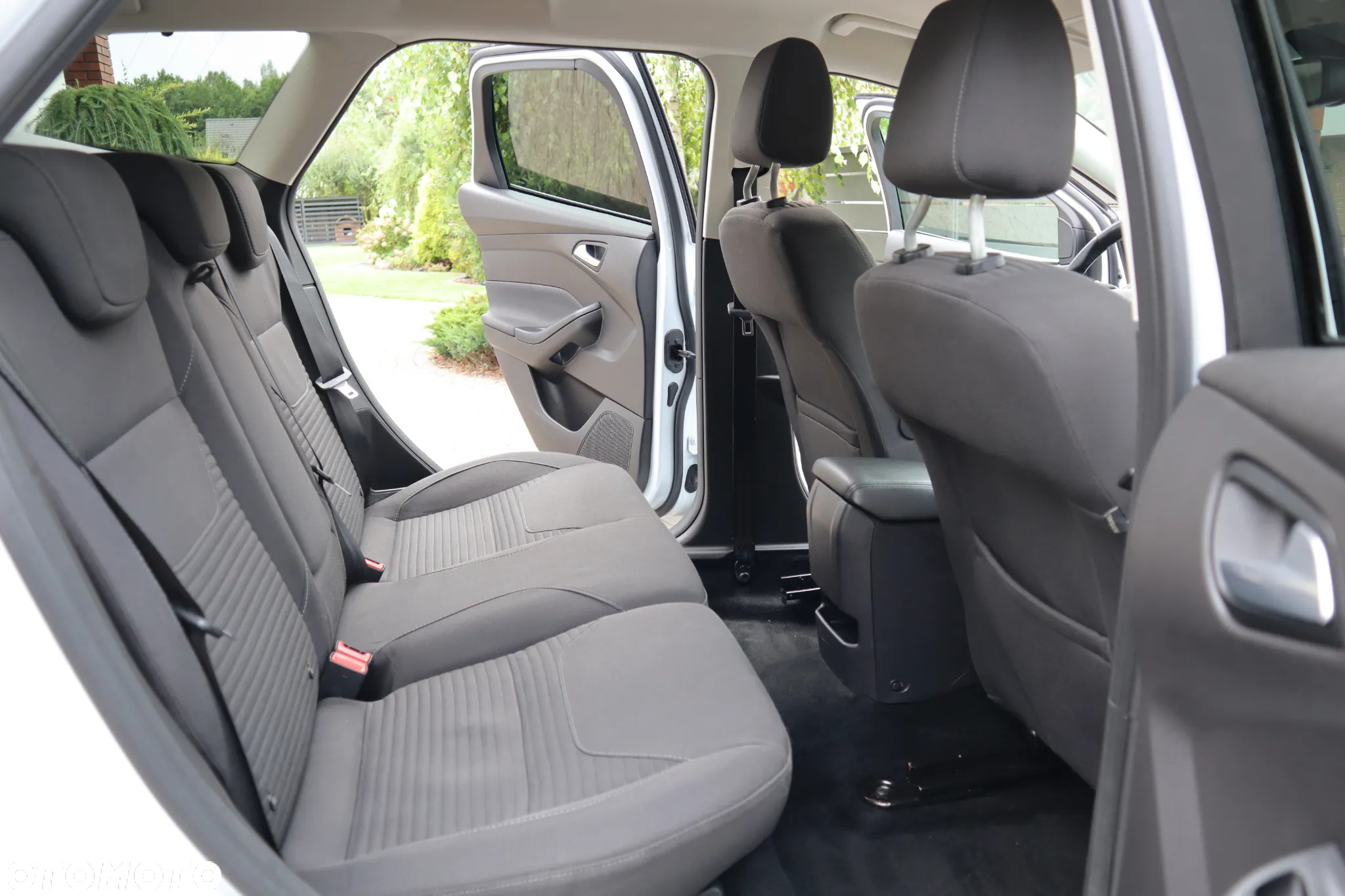Ford Focus 1.0 EcoBoost Start-Stopp-System TITANIUM - 12