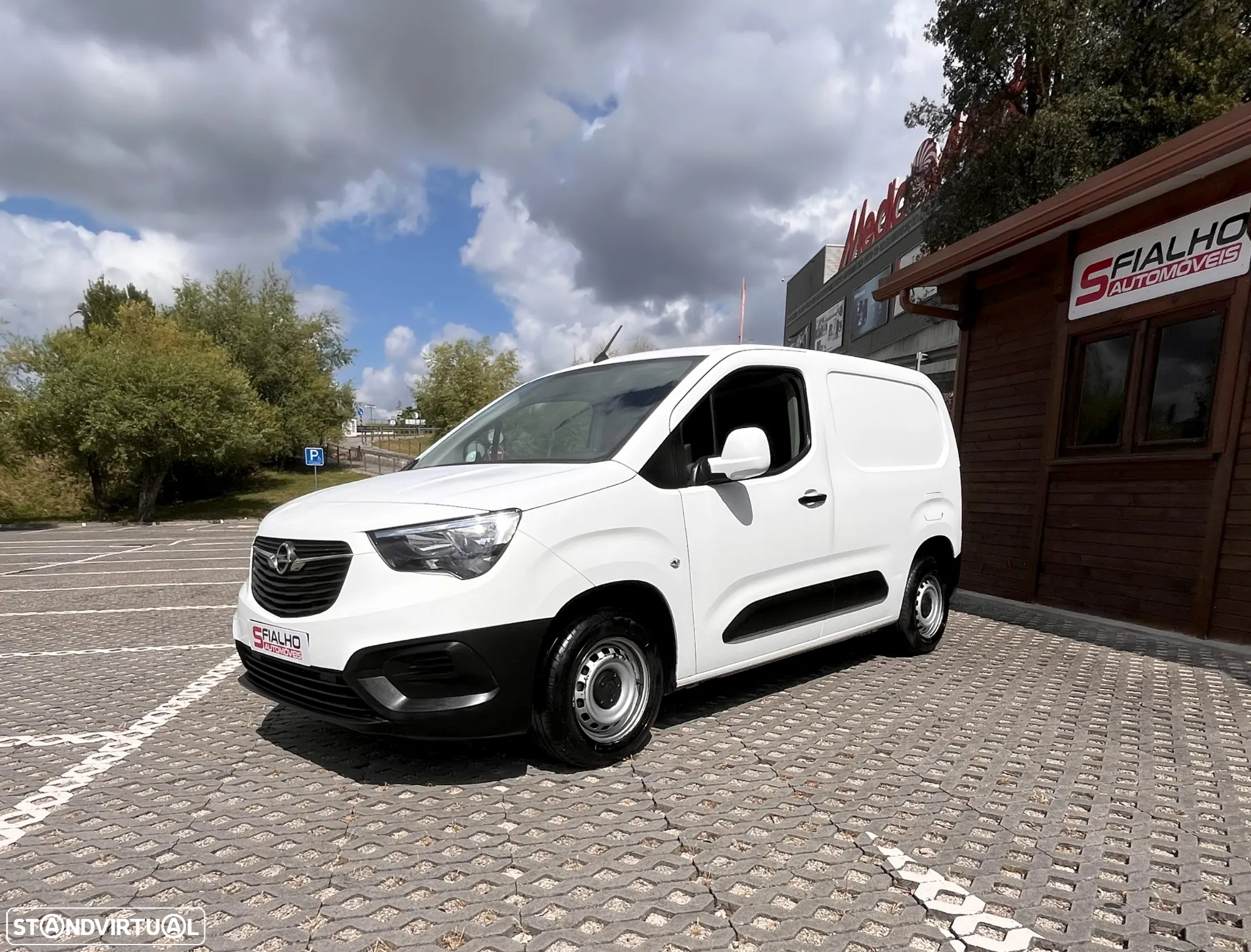 Opel Combo 1.5 CDTI Enjoy 3 lug. Ecrã táctil - 10