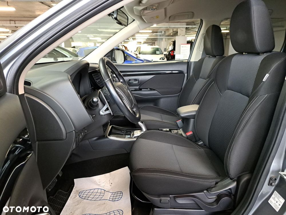 Mitsubishi Outlander - 11