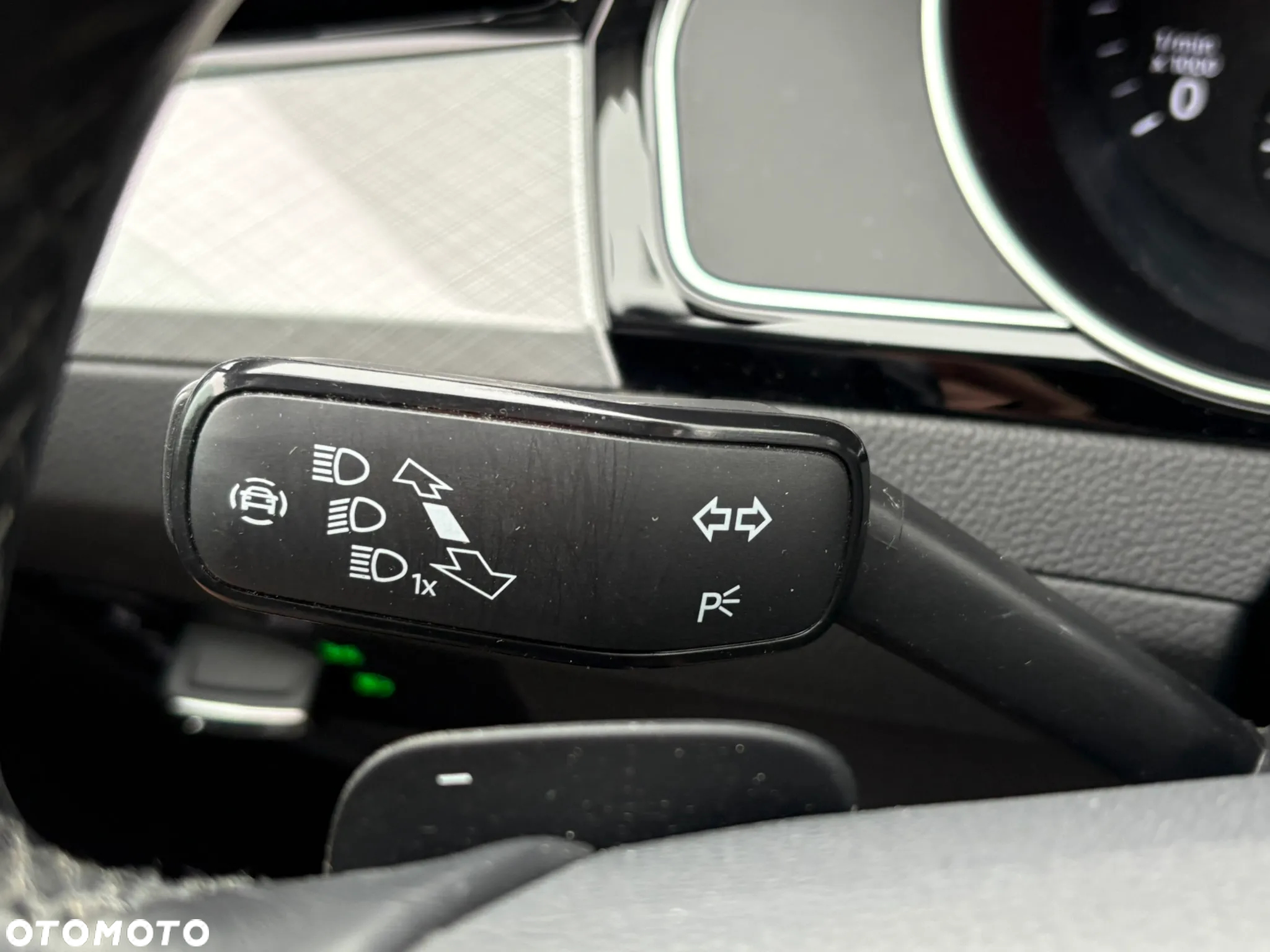 Volkswagen Passat Variant 2.0 TDI SCR DSG Conceptline - 32