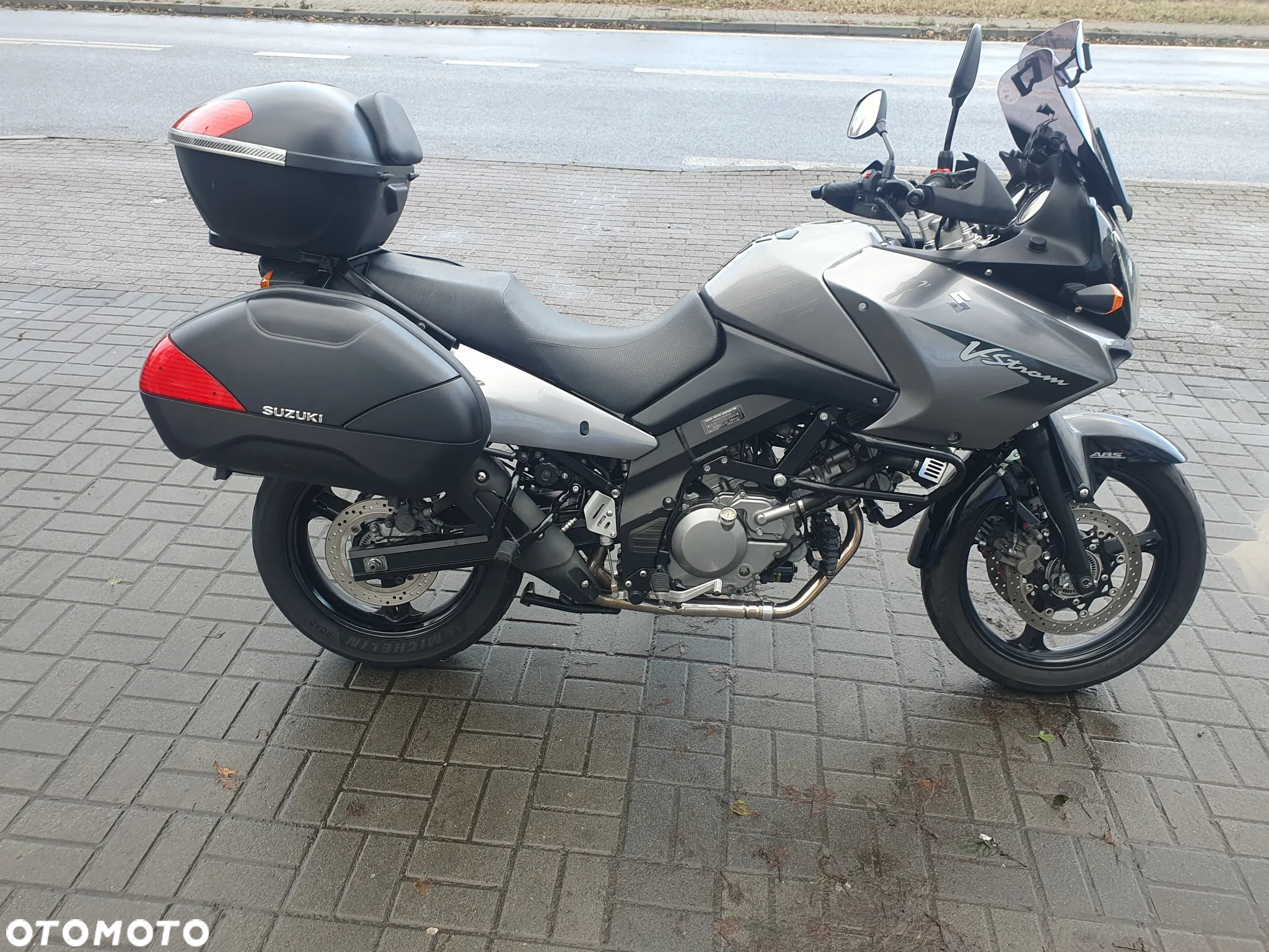 Suzuki V-STROM - 10
