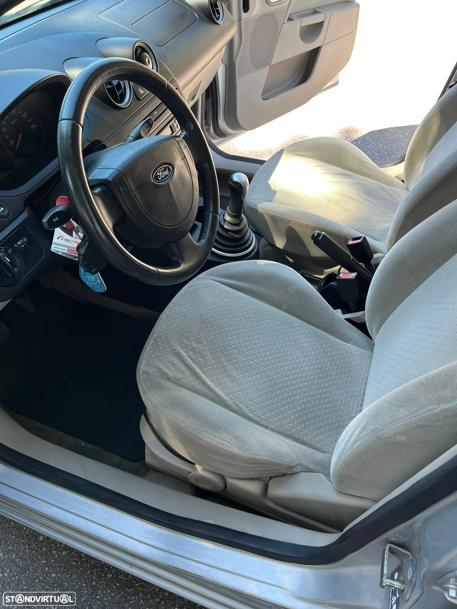 Ford Fiesta 1.4 Ghia - 8