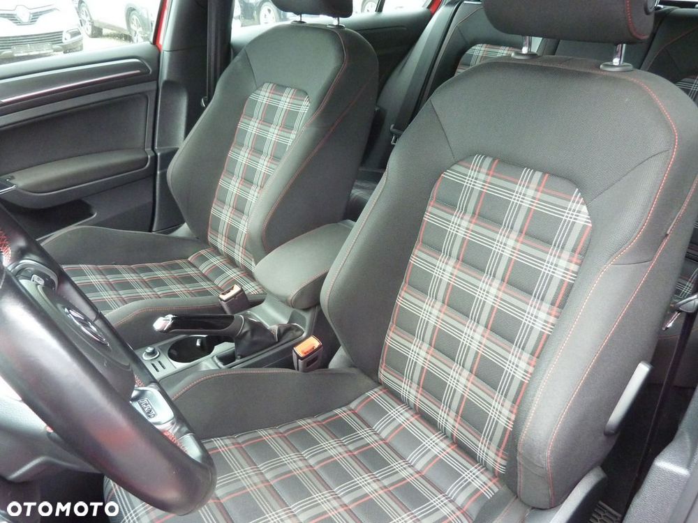 Volkswagen Golf - 13