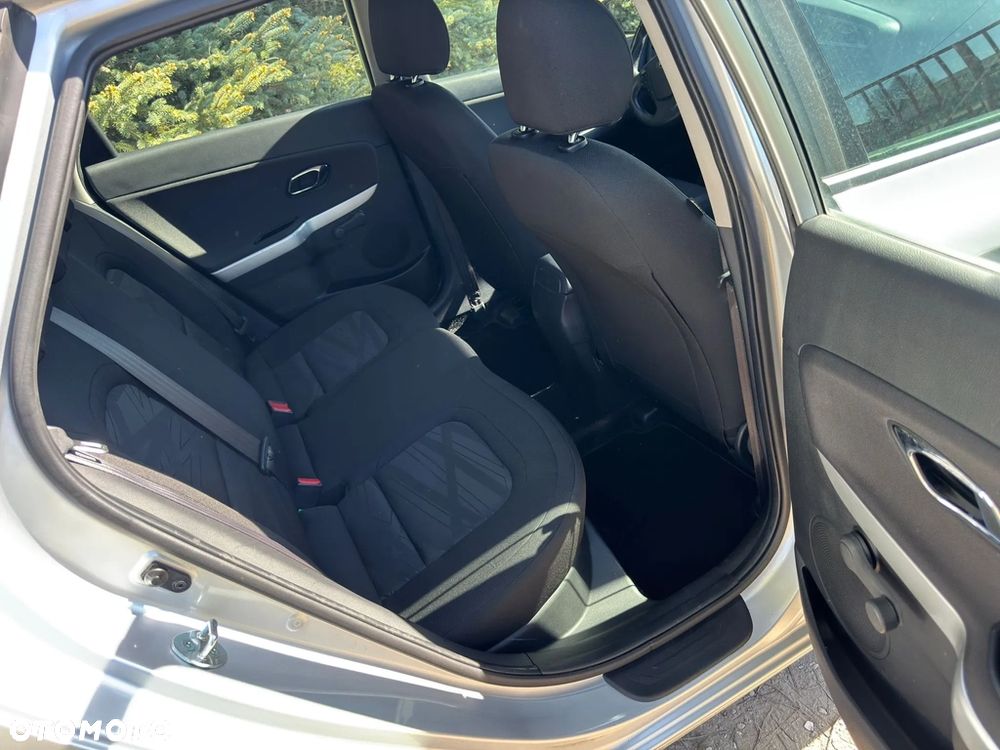Kia Ceed - 16