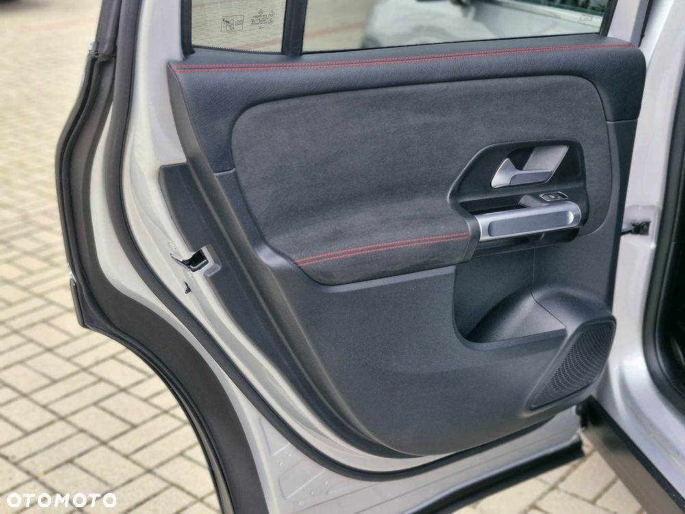 Mercedes-Benz GLB 200 4-Matic AMG Line 8G-DCT - 21
