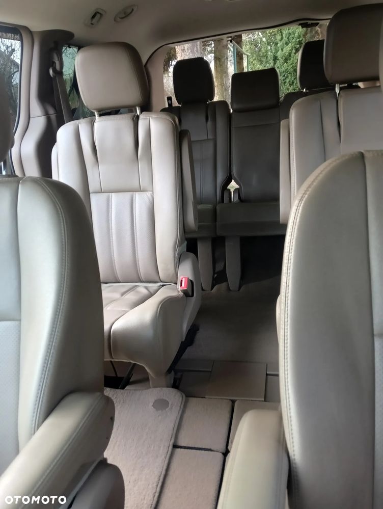 Chrysler Town & Country 3.6 Limited - 25