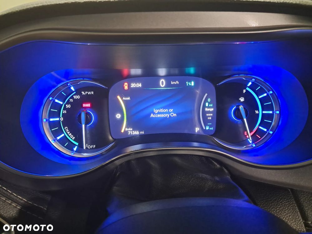 Chrysler Pacifica - 25