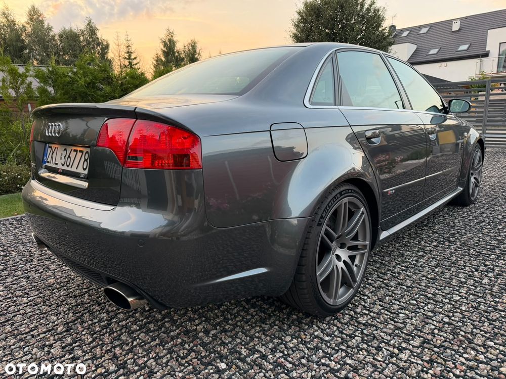Audi RS4 Limousine Standard - 4
