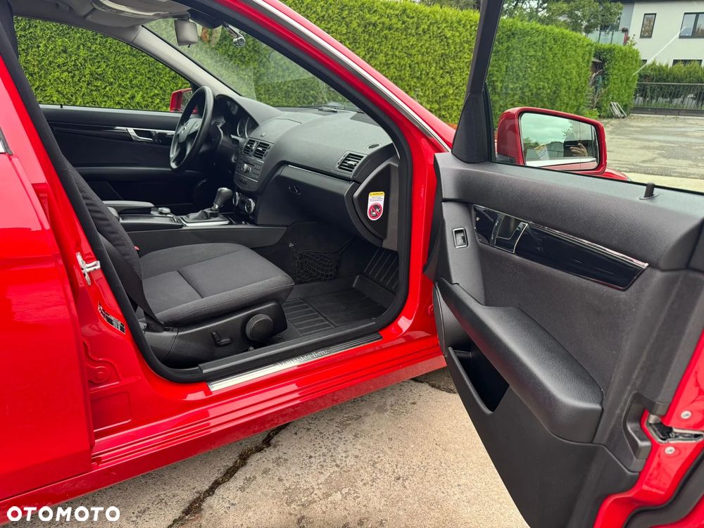 Mercedes-Benz Klasa C 180 T CGI Automatik BlueEFFICIENCY - 20