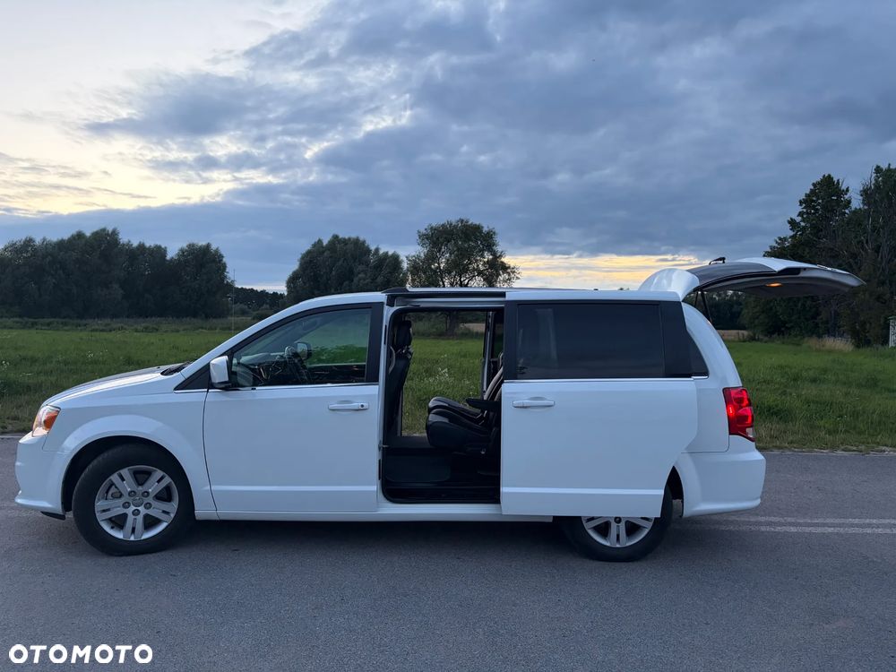 Dodge Grand Caravan - 9