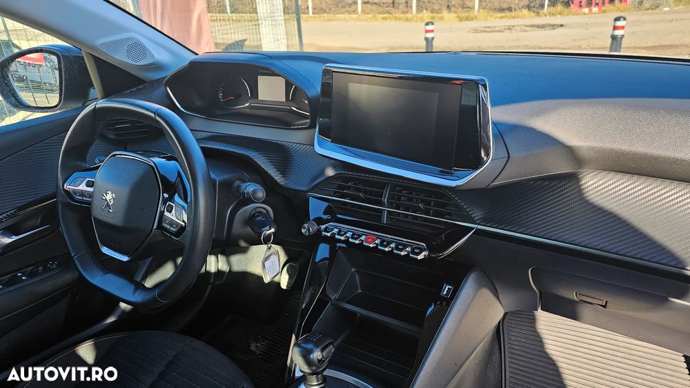 Peugeot 208 - 13