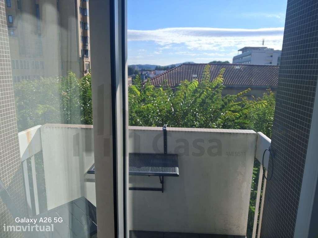 Vende-se T1 - Av. Liberdade - Braga - Grande imagem: 2/11