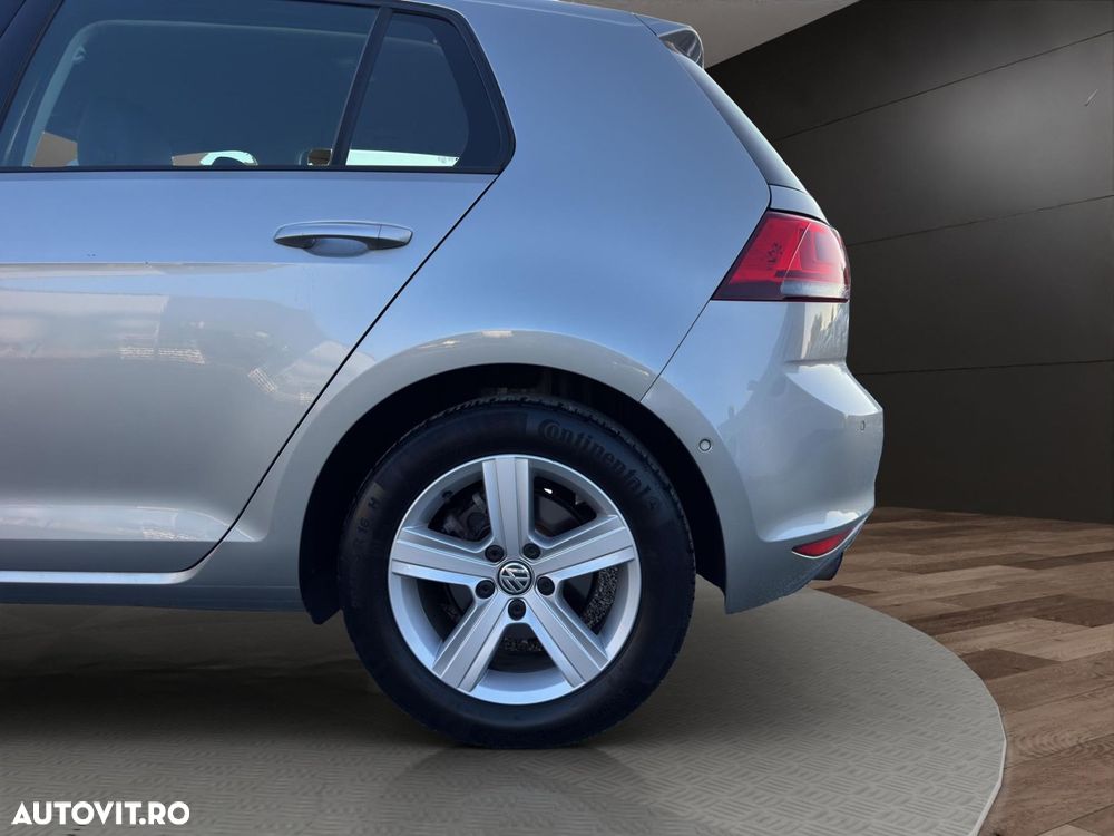 Volkswagen Golf - 22