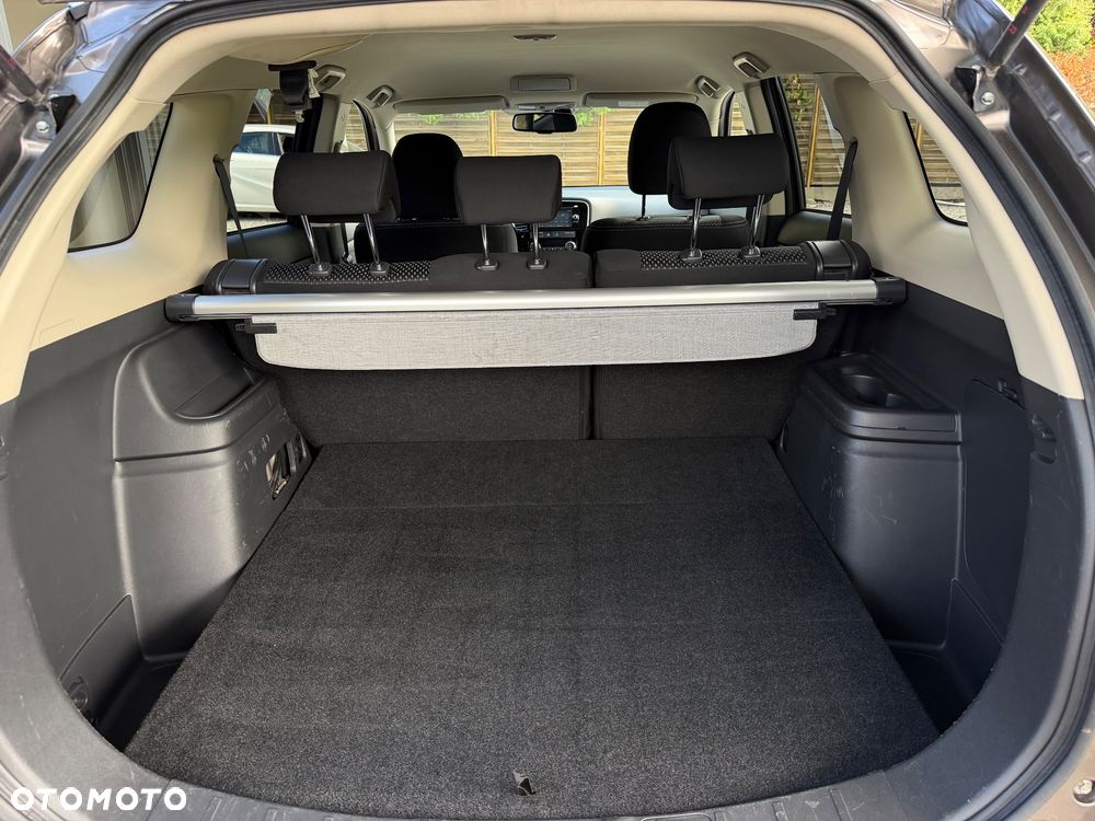 Mitsubishi Outlander - 11
