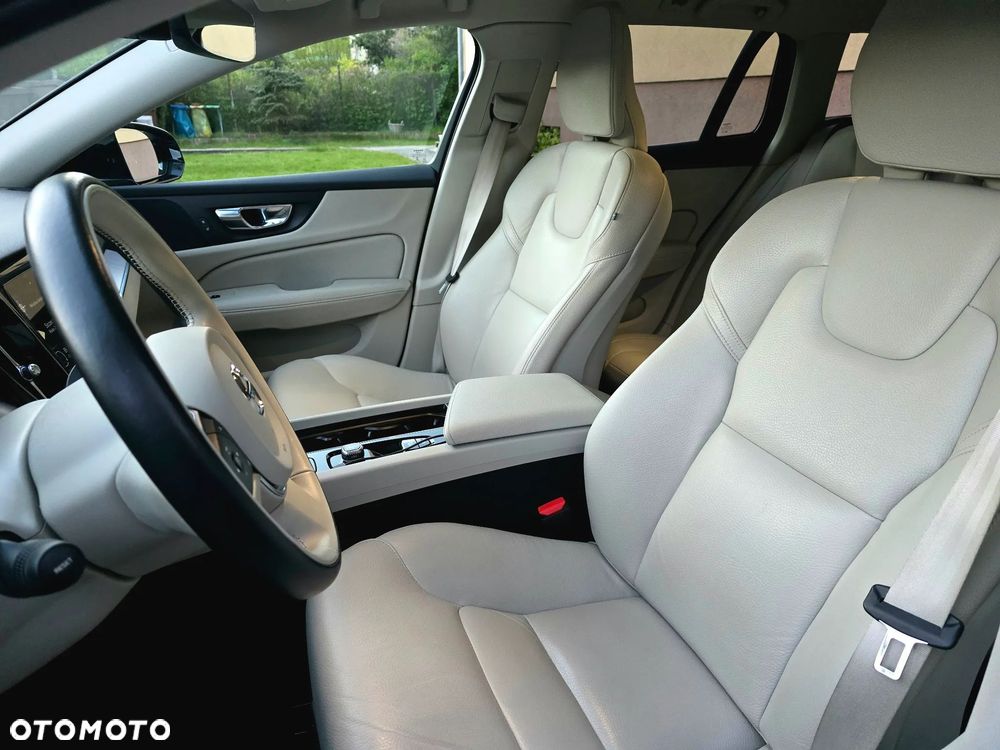 Volvo V60 B4 D Momentum Pro - 16