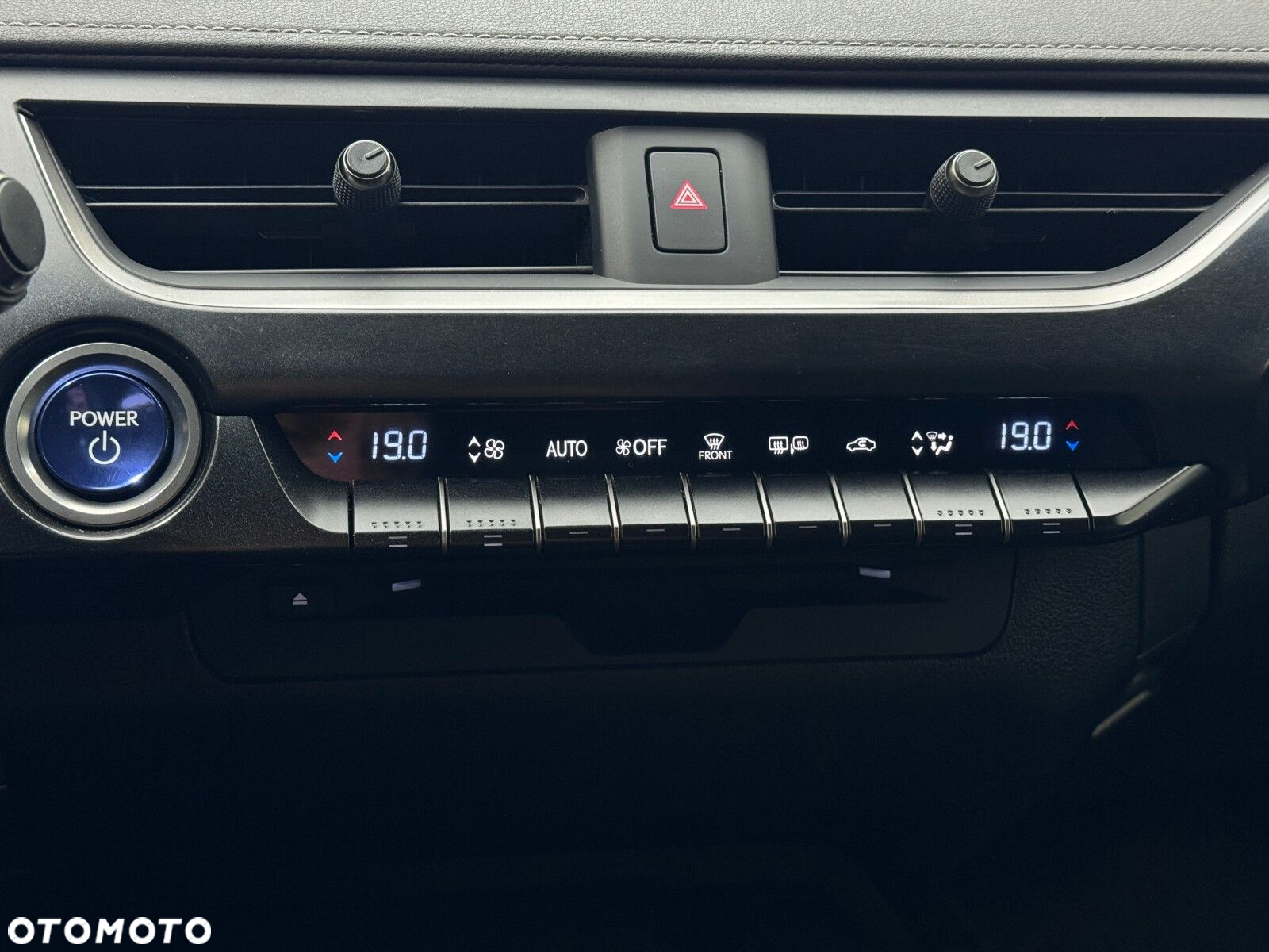 Lexus UX - 27