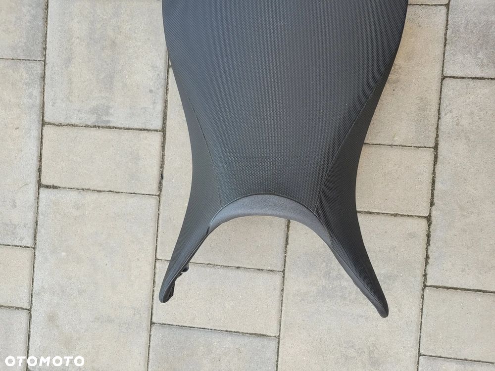 Kanapa, fotel, siedzenie Suzuki Gladius 650 - 4