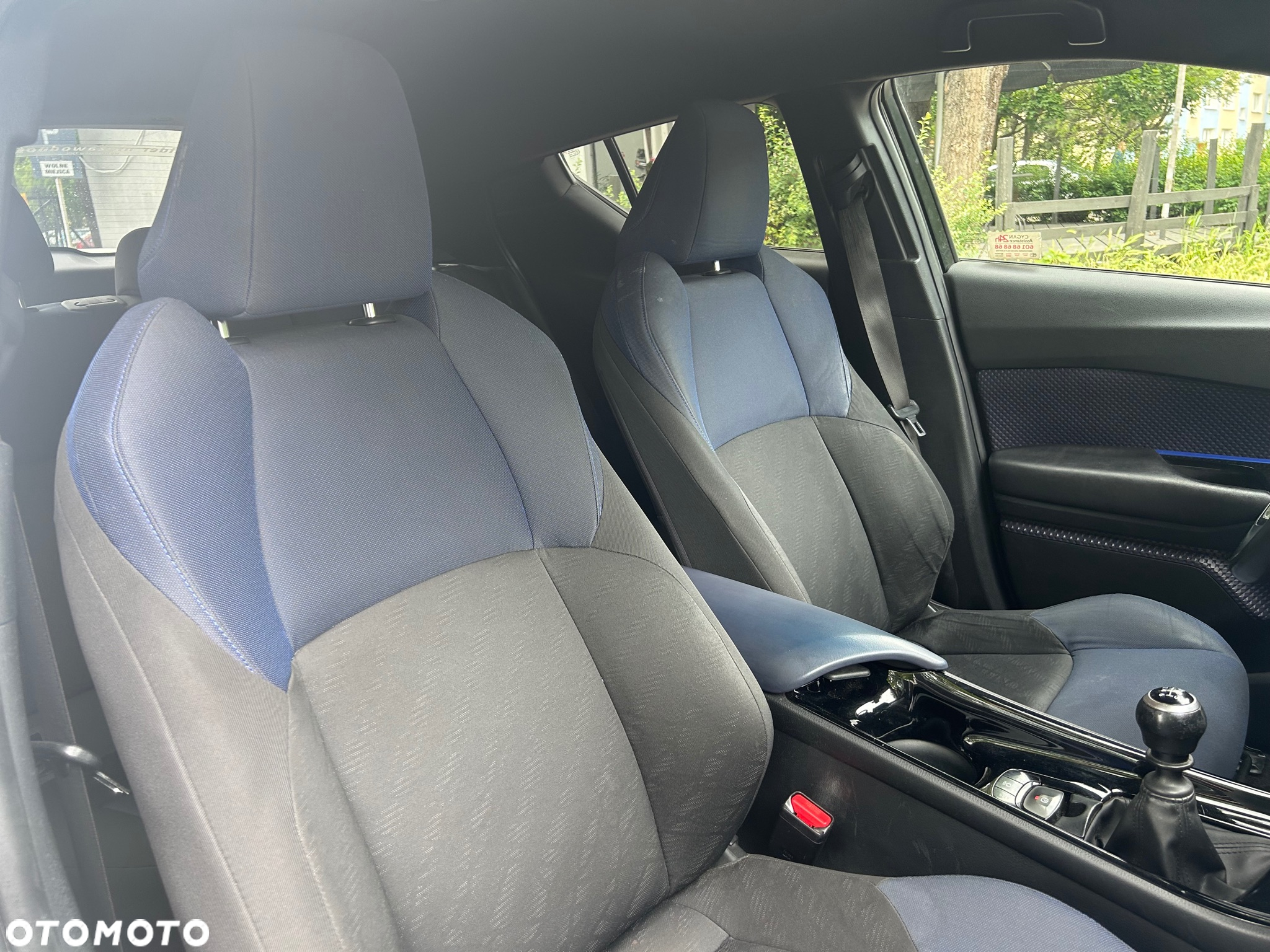 Toyota C-HR 1.2 T Dynamic - 12