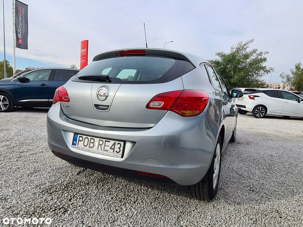 Opel Astra 1.6 Active - 11