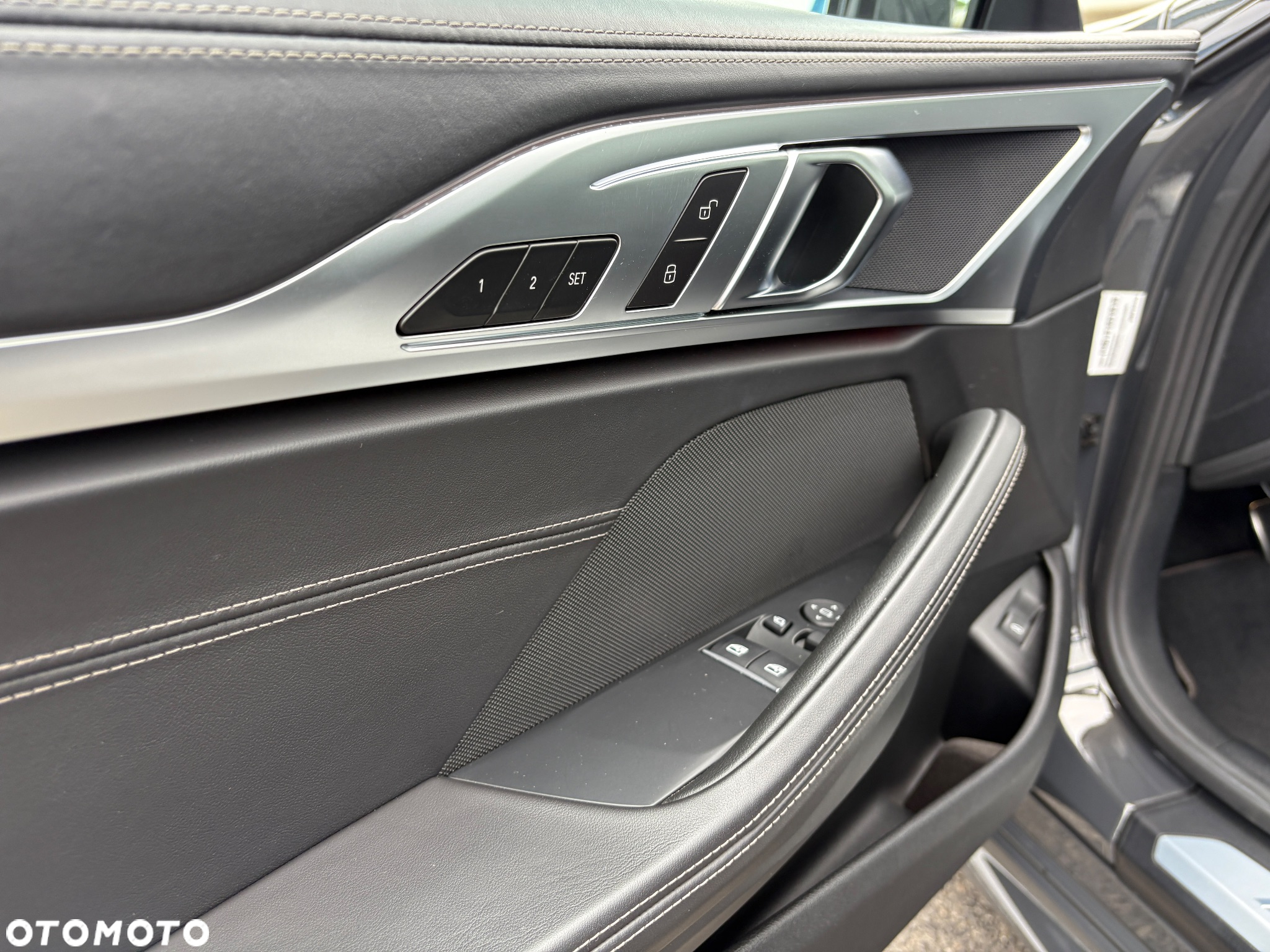 BMW Seria 8 M850i xDrive - 16