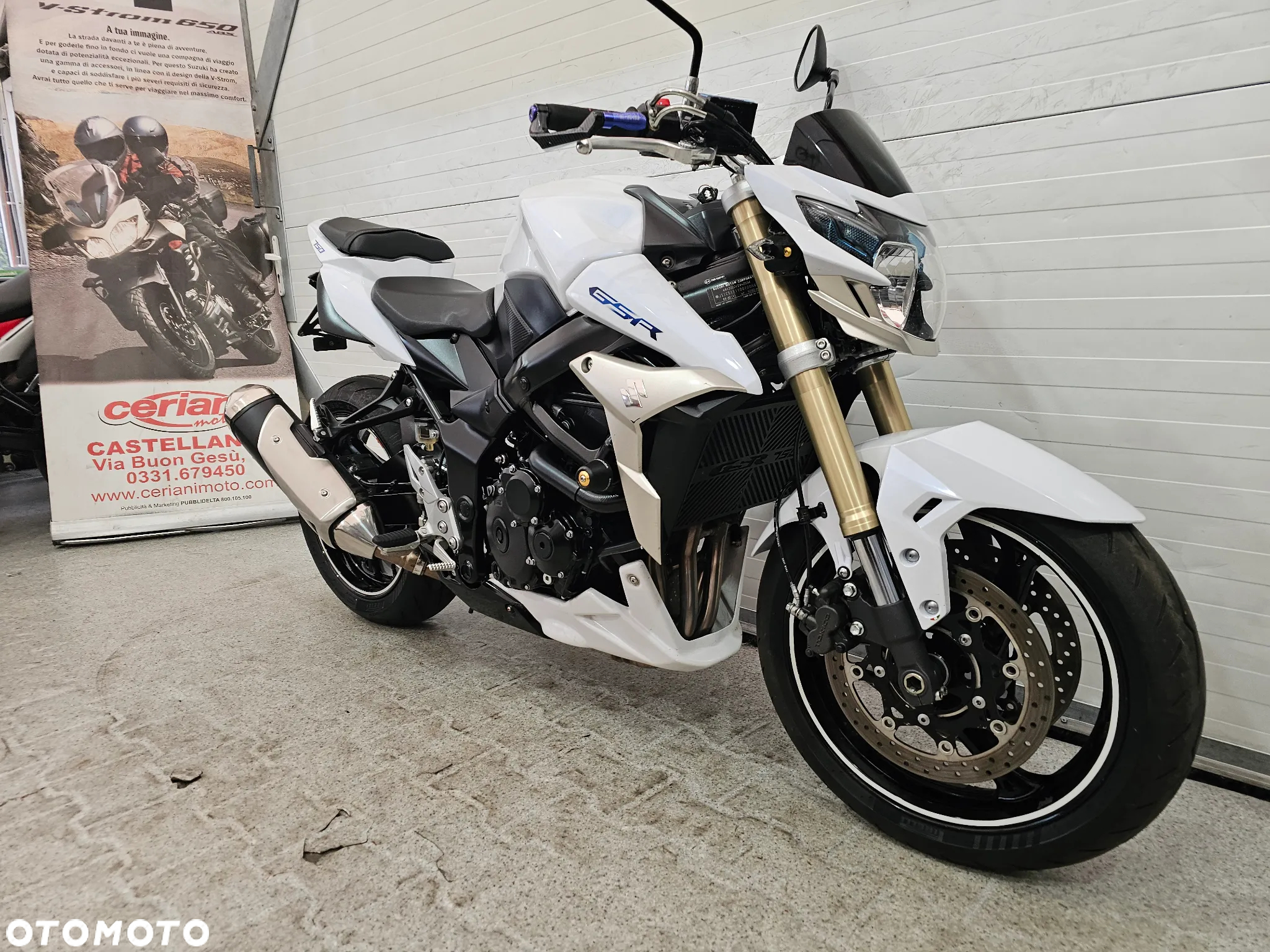 Suzuki GSR - 19