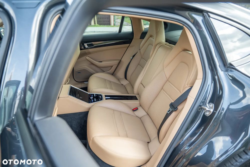 Porsche Panamera - 16