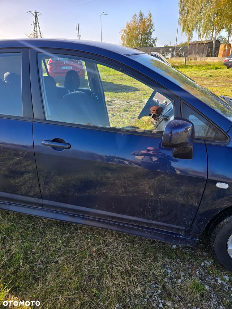 Nissan Tiida - 10