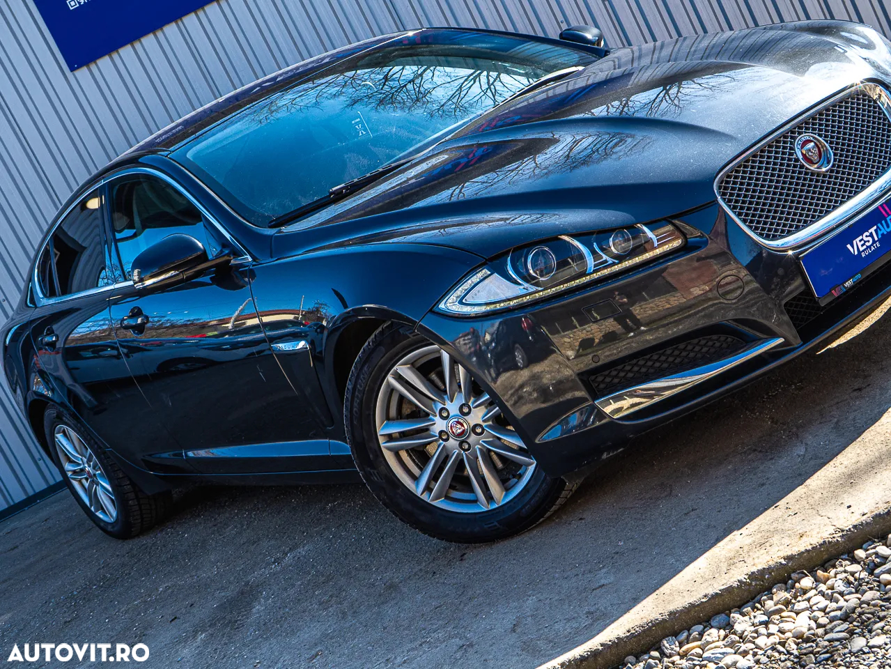 Jaguar XF 2.2D - 10