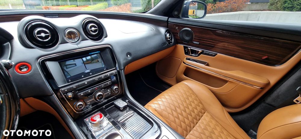 Jaguar XJ 3.0 T LWB Portfolio - 17