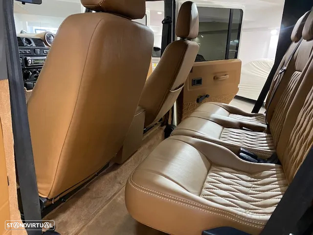 Land Rover Defender 110 CC 2.4 CRD SE - 25