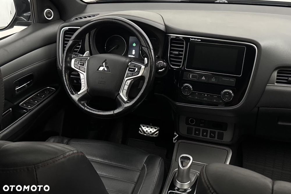 Mitsubishi Outlander 2.0 4WD Plug-In Hybrid - 39
