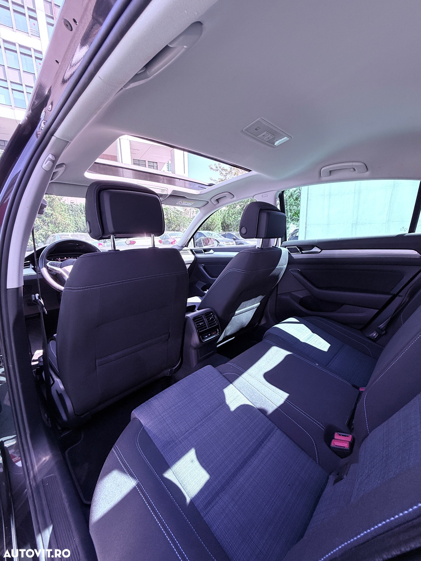 Volkswagen Passat - 12