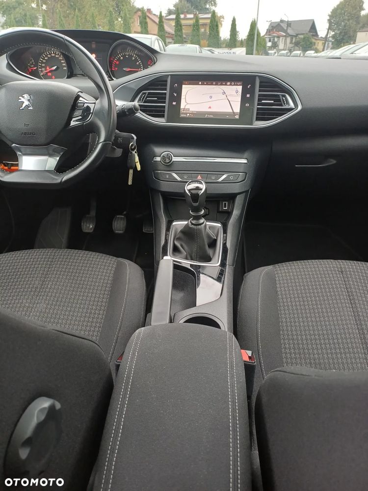 Peugeot 308 SW PureTech 110 Stop & Start Allure - 24