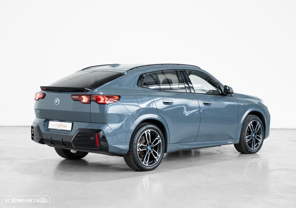 BMW iX2 eDrive20 Pack Desportivo M - 4