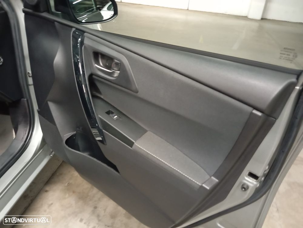 Toyota Auris 1.8 HSD Comfort +P.Sport+Navi - 26