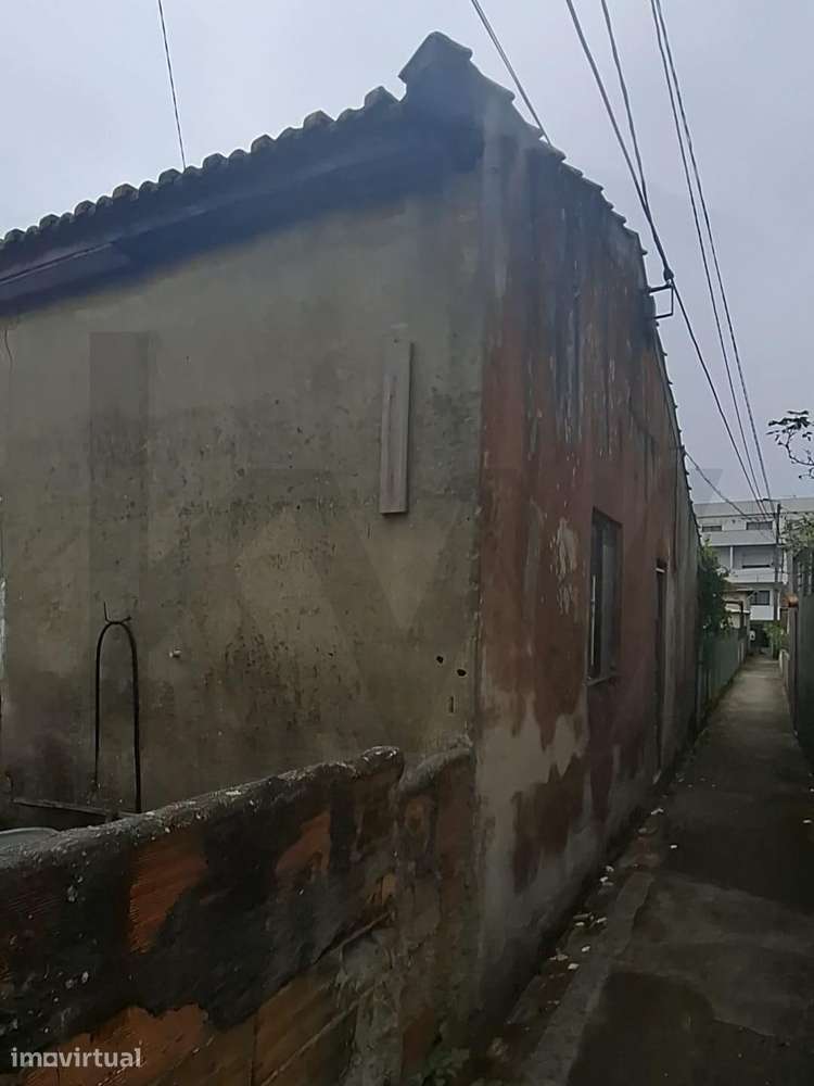 Moradia para reabilitar próximo á ponte do Freixo Oliveira do douro - Grande imagem: 5/15