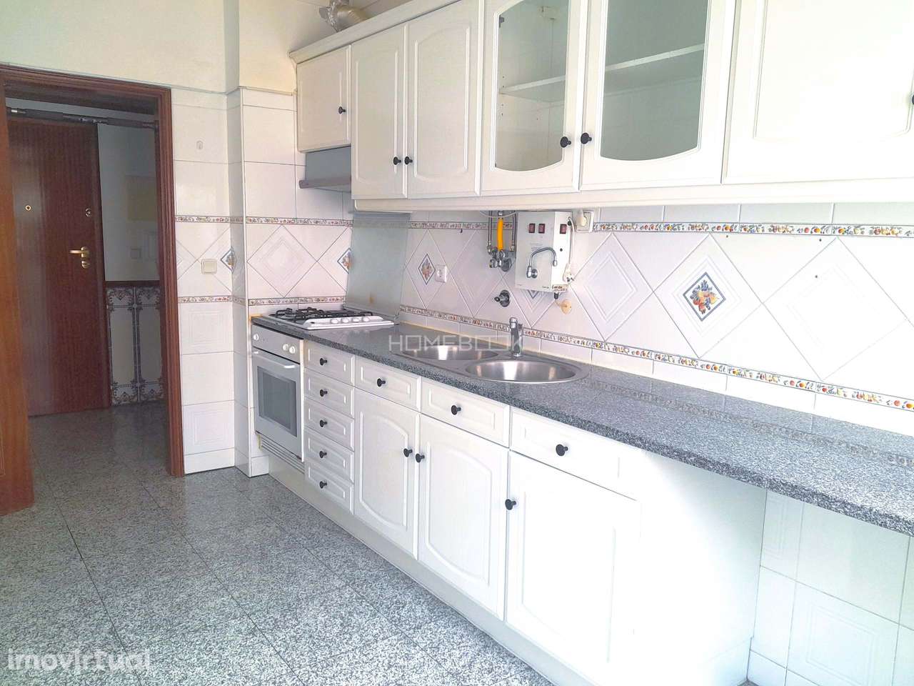 Arrendamento T2 Santa Marta do Pinhal, próximo da farmácia - Grande imagem: 2/21