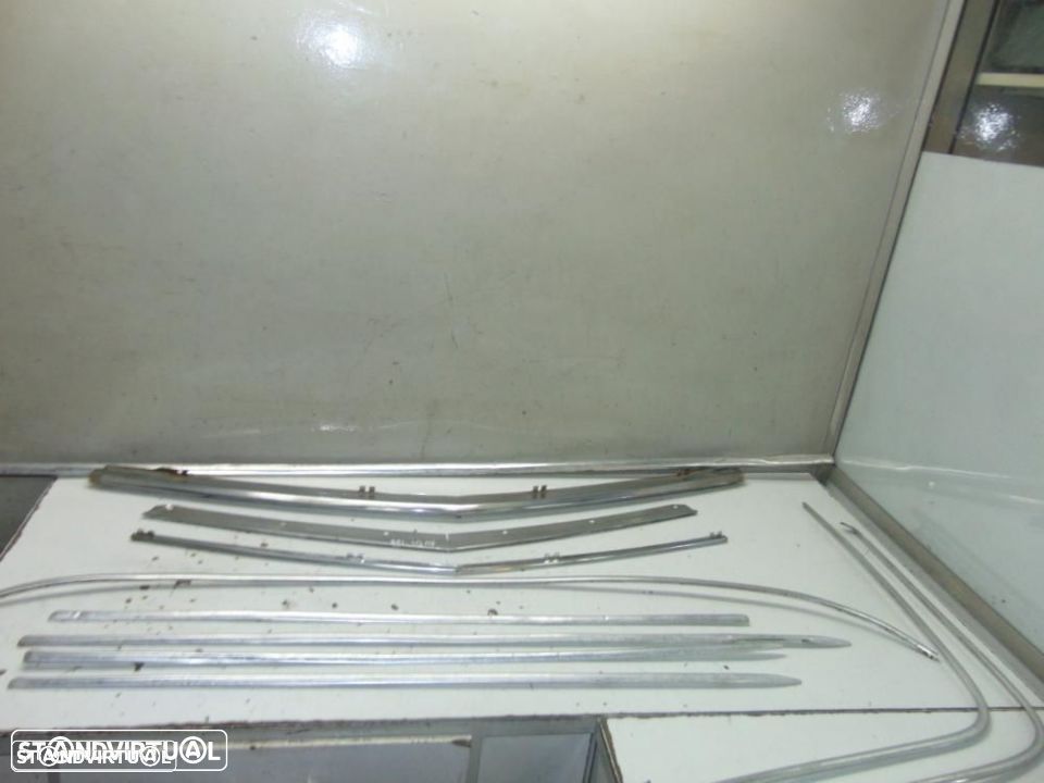 Audi 100 1968 a 1974 vários frisos - 1