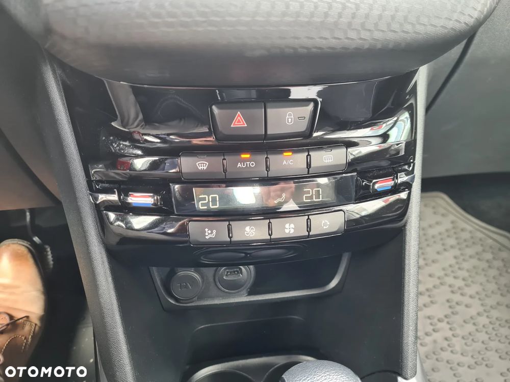 Peugeot 2008 1.2 Pure Tech Style S&S EAT6 - 18