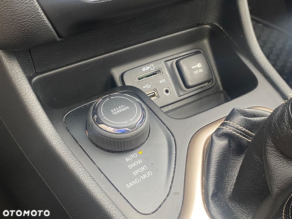 Jeep Cherokee - 22
