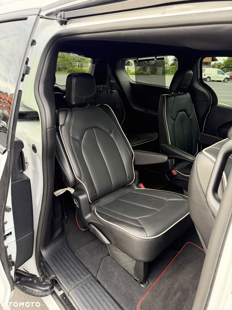 Chrysler Pacifica - 12