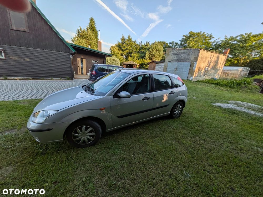 Ford Focus 1.6 Ambiente - 1
