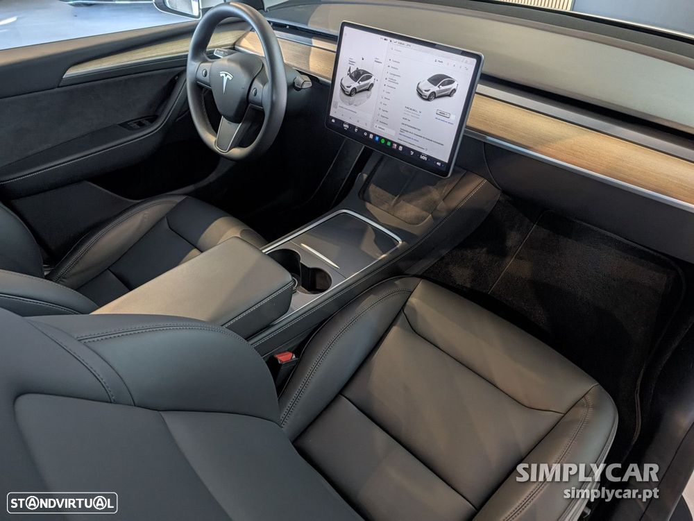 Tesla Model Y Long Range Dual Motor AWD - 8