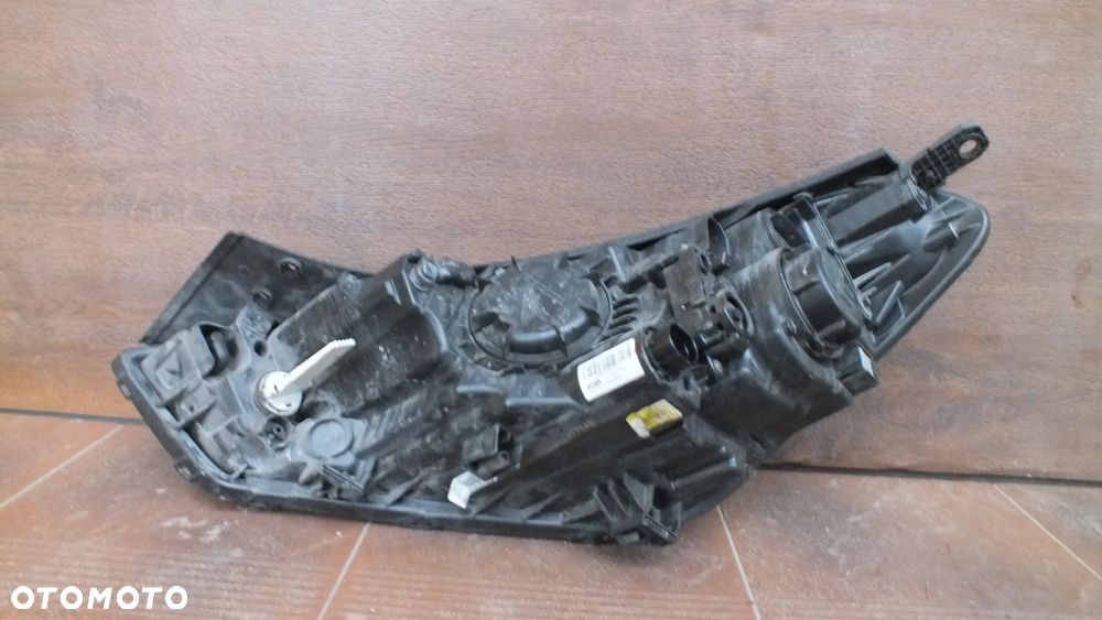 Lampa przednia Prawa Hyundai Tucson III 92102-D7201 - 4