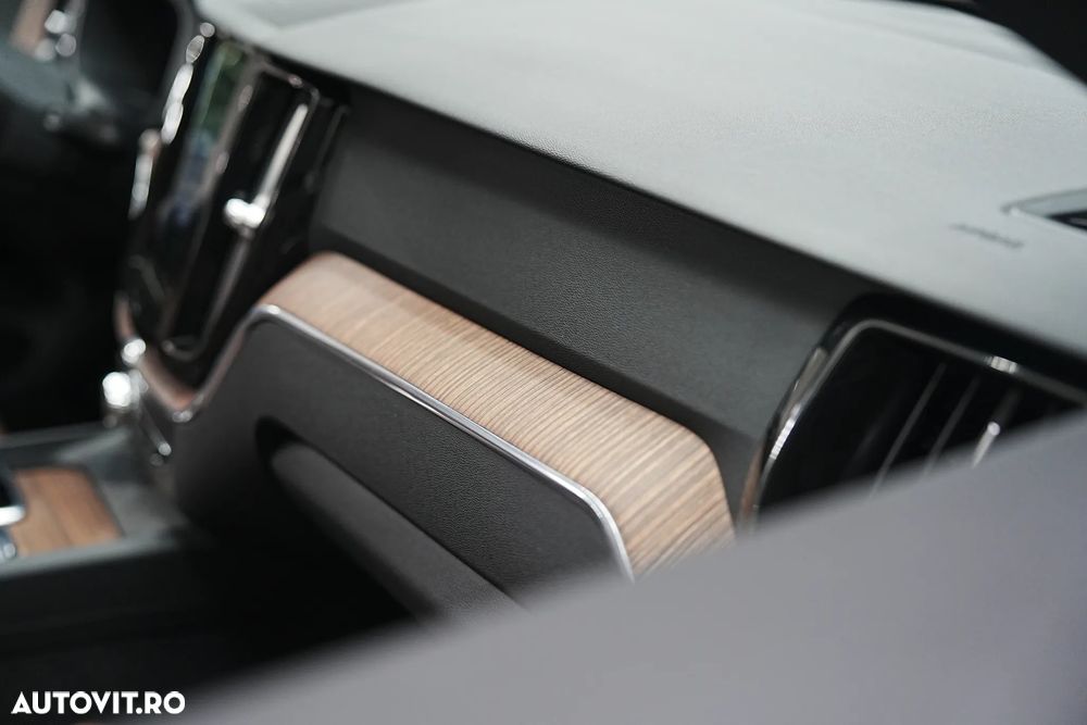 Volvo XC 60 Recharge T8 Twin Engine eAWD Inscription - 28