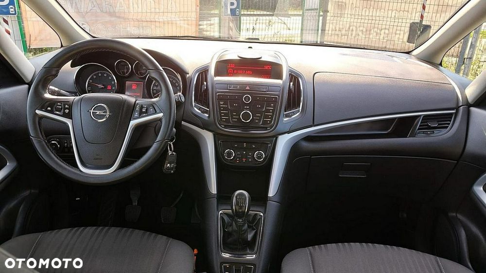 Opel Zafira - 10